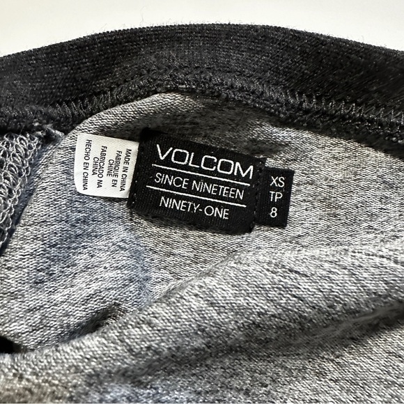 Volcom Radical Days Gray Raglan Fleece Sweatshirt Women’s Size XS Sporty Skater - Picture 14 of 14